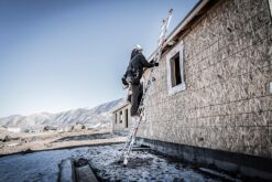 Alternative view of 17-foot foldable multi-position ladder, made of aluminum, with a load capacity of 300 pounds, 1A type super heavy-duty, 18-foot extension length, equipped with a ratchet leveling device and wheels