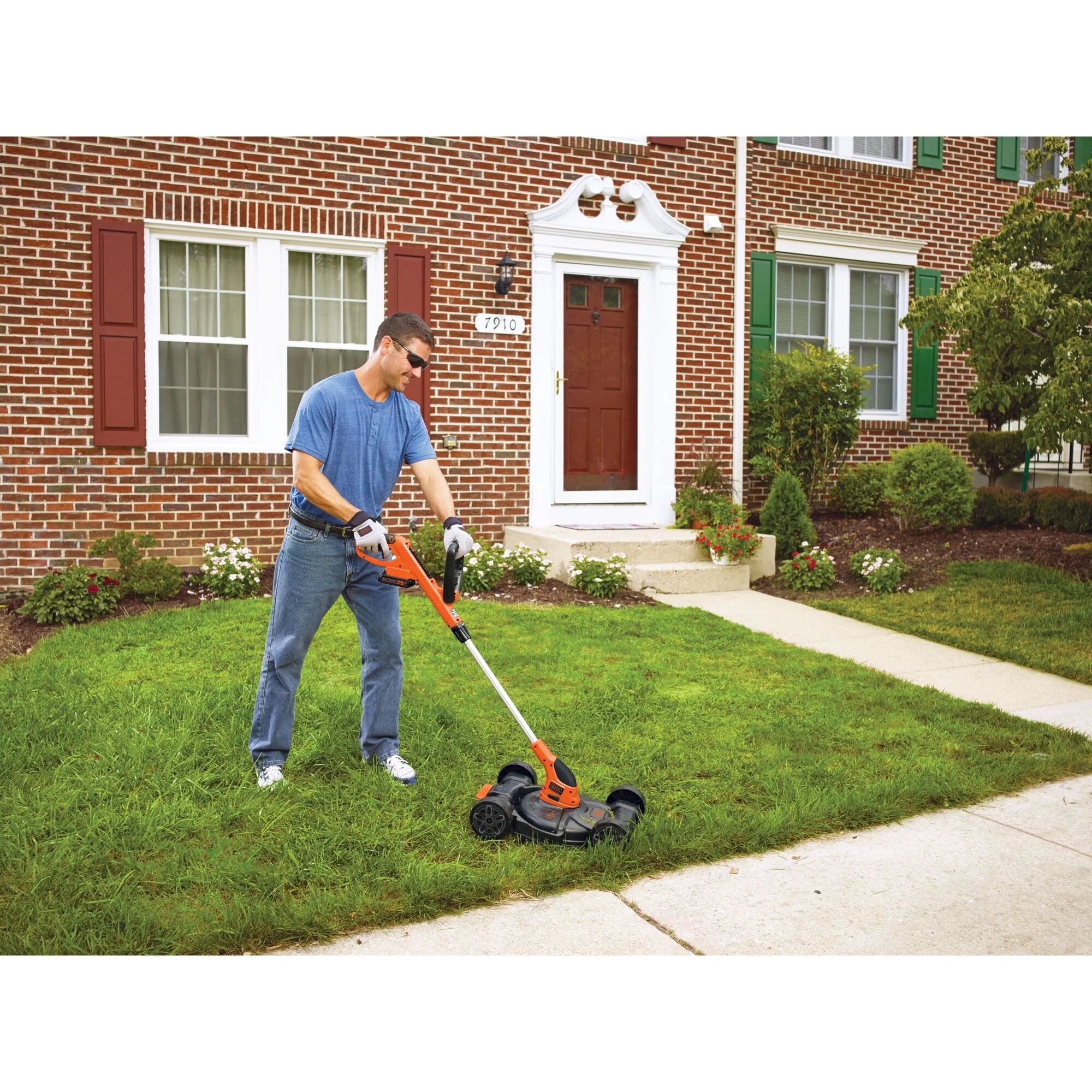 BLACK+DECKER 20V MAX* Lithium 12 inch 3-in-1 Compact Mower, MTC220 - Image 7