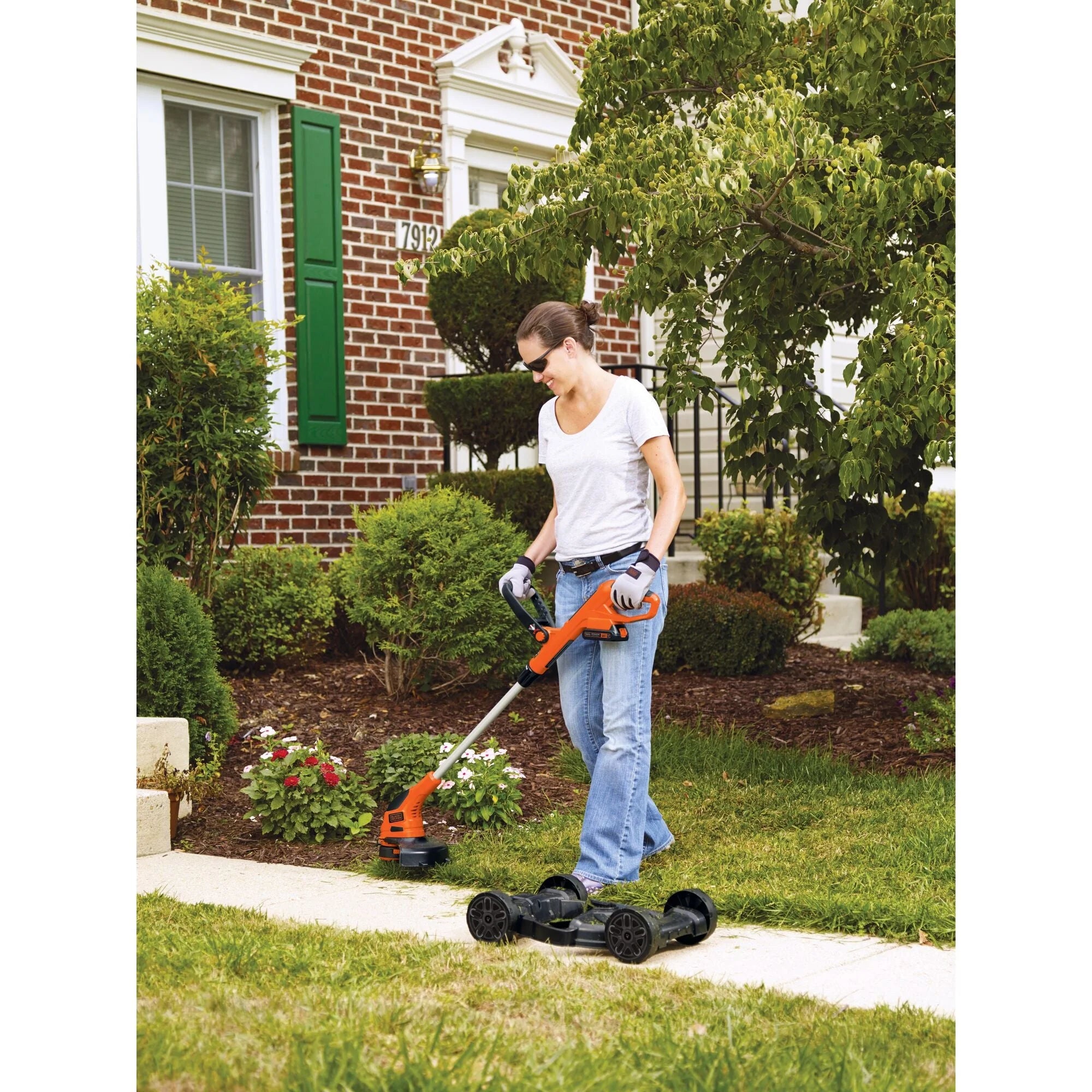 BLACK+DECKER 20V MAX* Lithium 12 inch 3-in-1 Compact Mower, MTC220 - Image 9