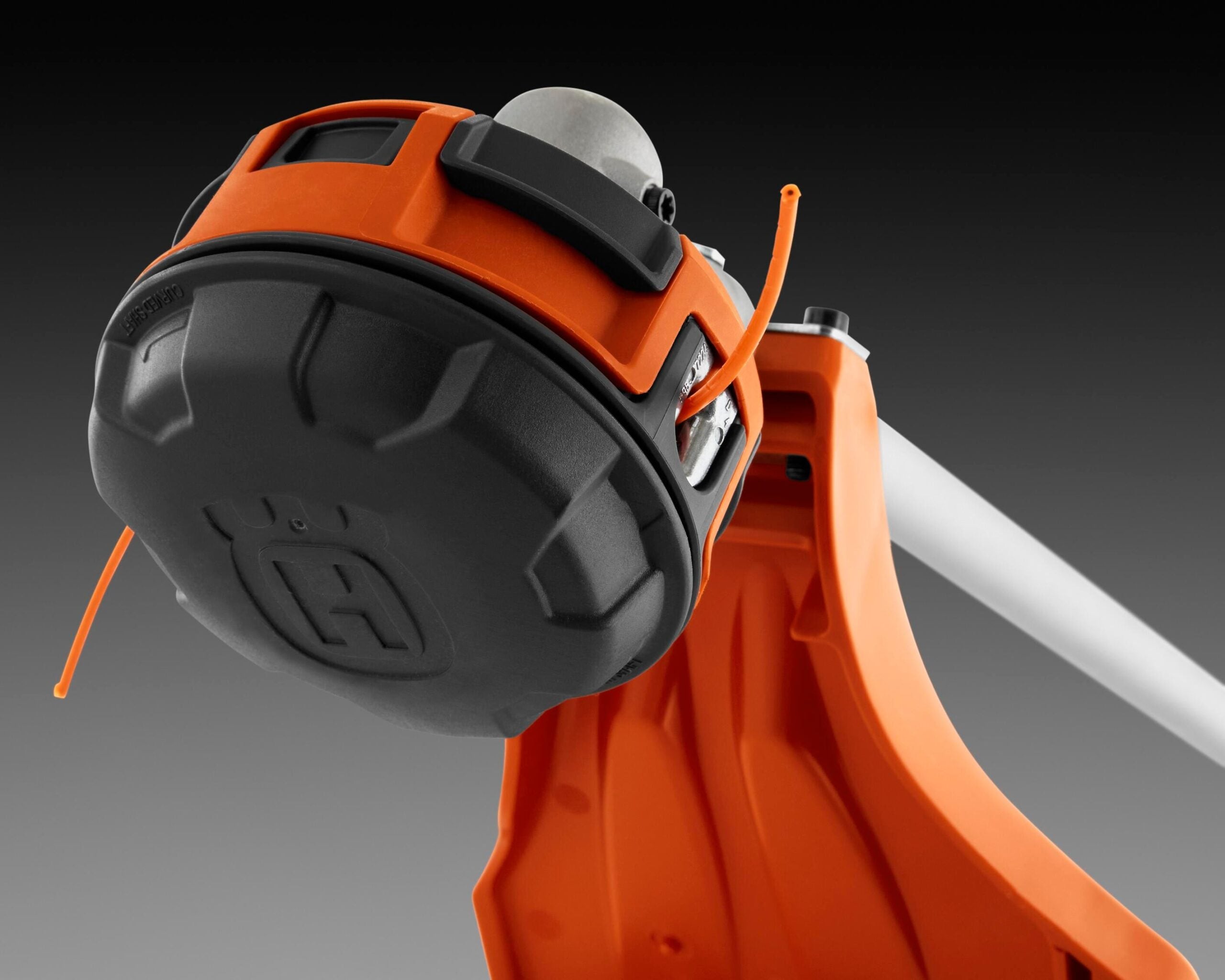 Husqvarna 970545001 330LK 28-cc 2-cycle 20-in Straight Shaft Gas String Trimmer with Attachment Capable and Edger Capable - Image 6