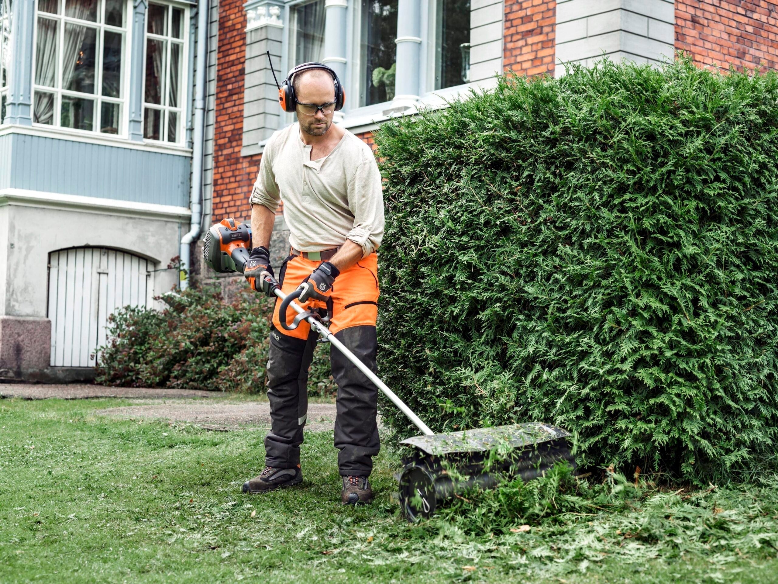 Husqvarna 970545001 330LK 28-cc 2-cycle 20-in Straight Shaft Gas String Trimmer with Attachment Capable and Edger Capable - Image 14