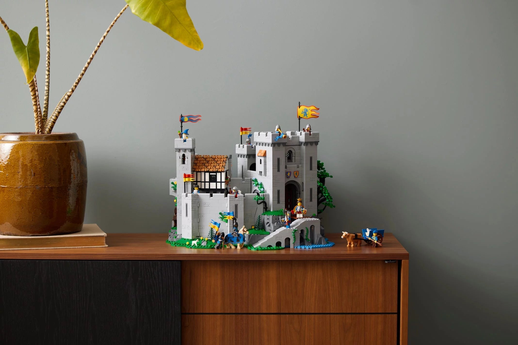 Lion Knights' Castle - Image 8