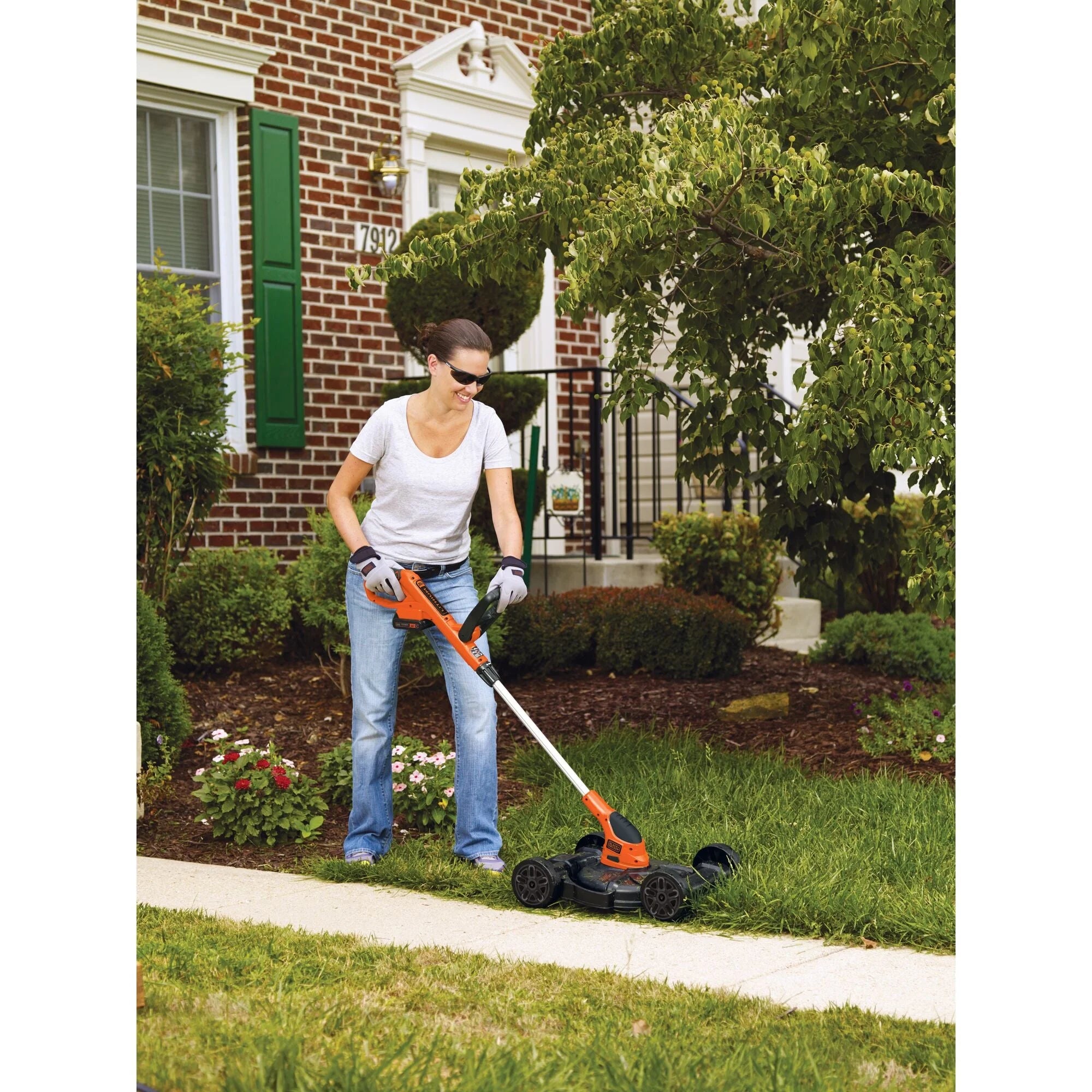 BLACK+DECKER 20V MAX* Lithium 12 inch 3-in-1 Compact Mower, MTC220 - Image 8