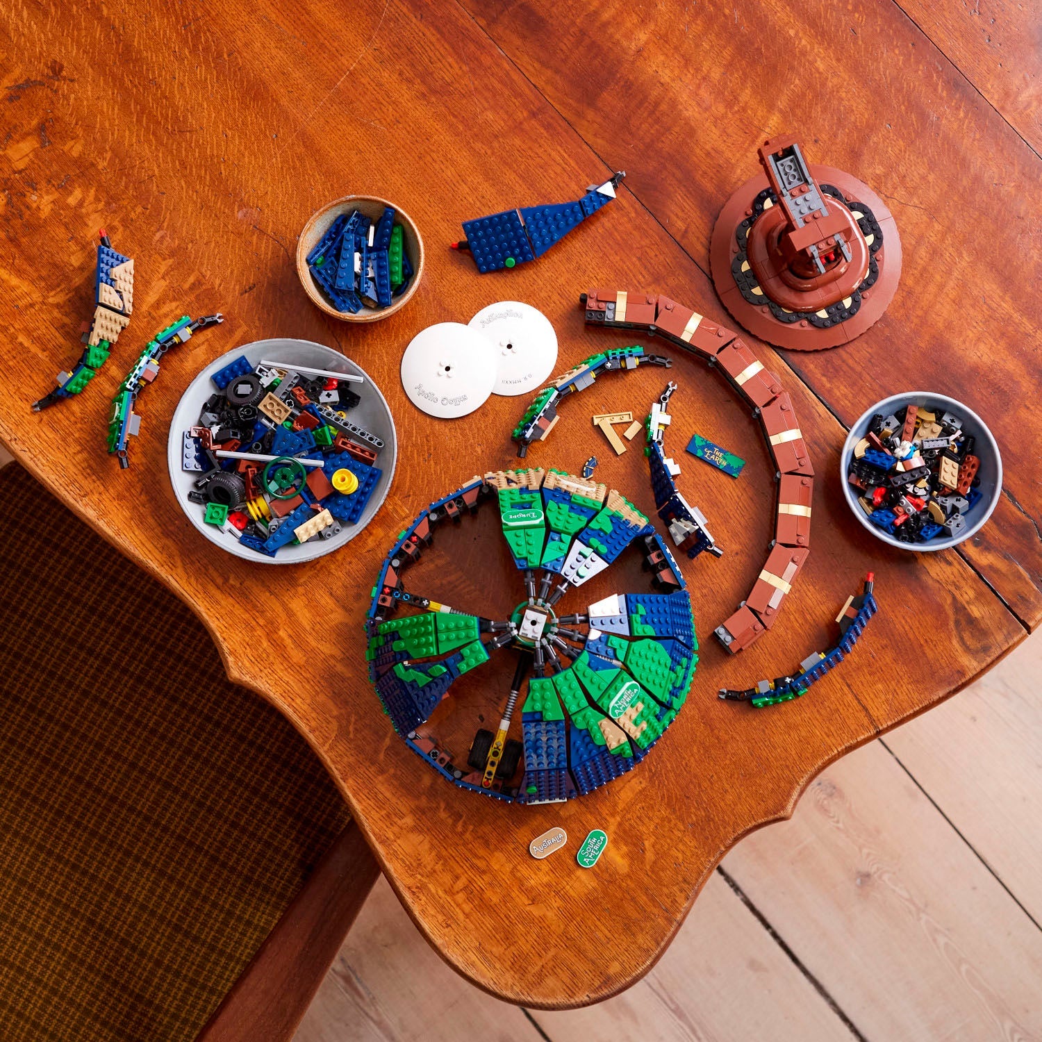 LEGO Ideas The Globe 21332 Toy Building Kit, 2585 Pieces, Creative Educational Model - Image 5